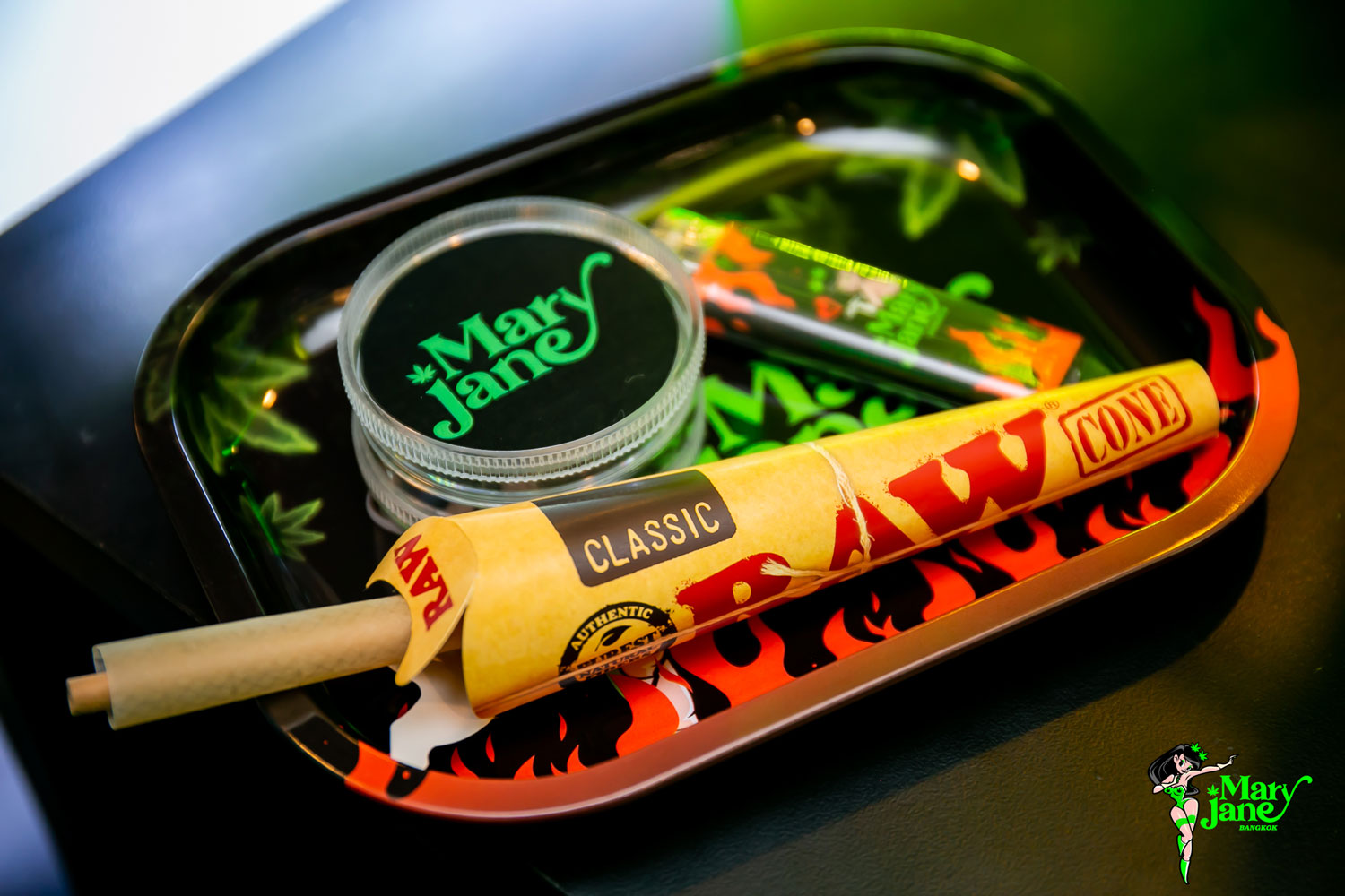Mary jane cannabis store rolling papers